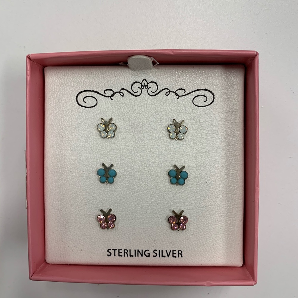 NWT: butterfly earrings set